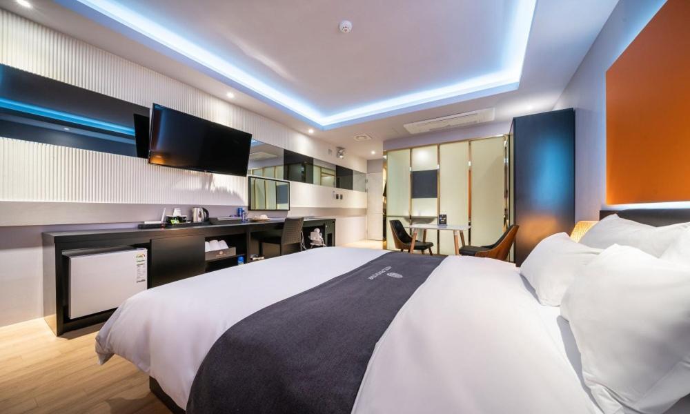 Gimpo Pentastar Hotel Buitenkant foto