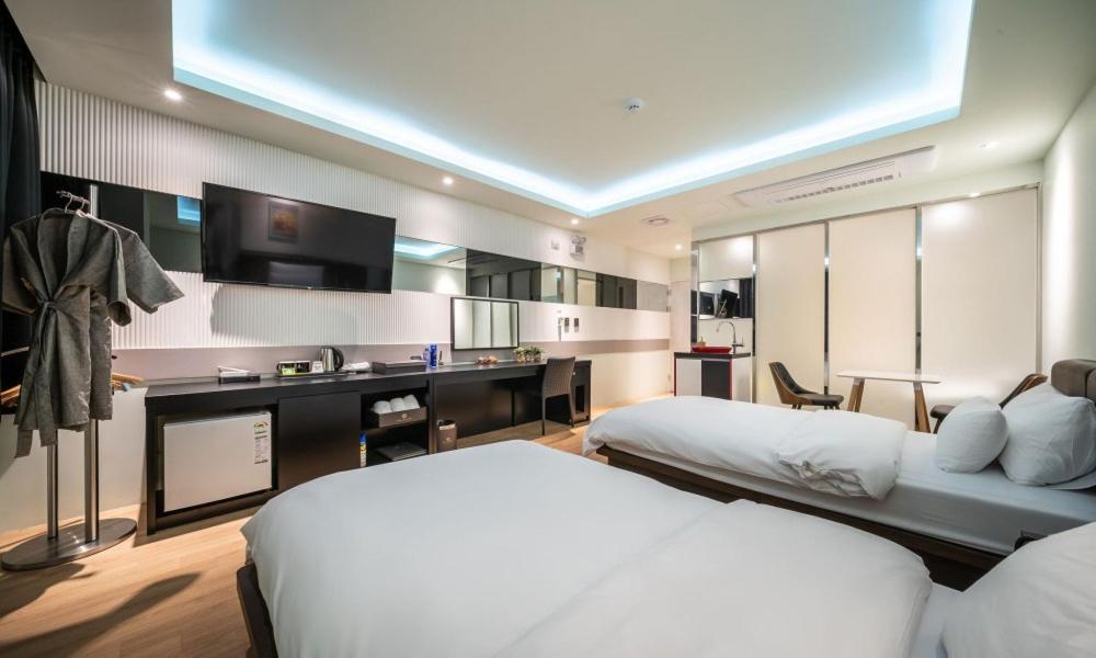 Gimpo Pentastar Hotel Buitenkant foto